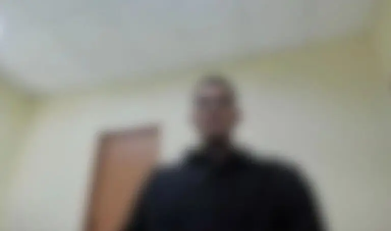 Militar durante interrogatório