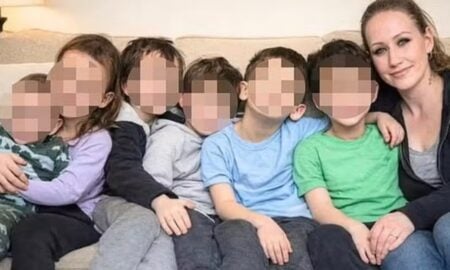 Pendley aparece na foto com seis de seus sete filhos