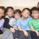 Pendley aparece na foto com seis de seus sete filhos