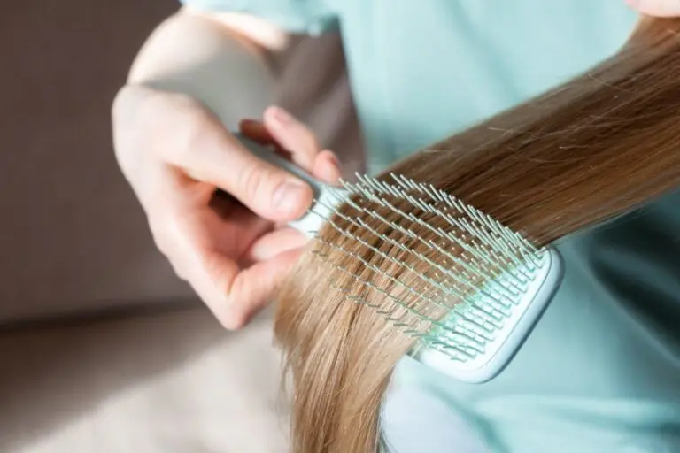 Penteando cabelo queda