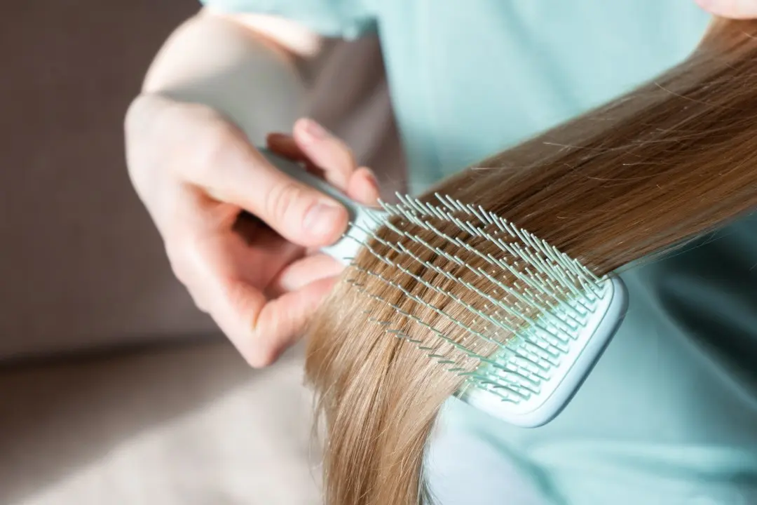 Penteando cabelo queda