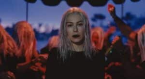 Phoebe Bridgers anuncia show beneficente no Madison Square Garden com ingressos a partir de US$ 1