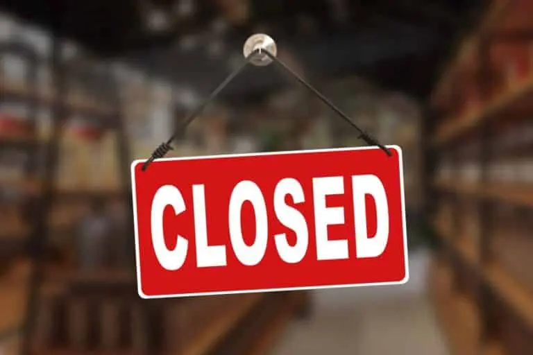 Placa 'closed', estabelecimento fechado