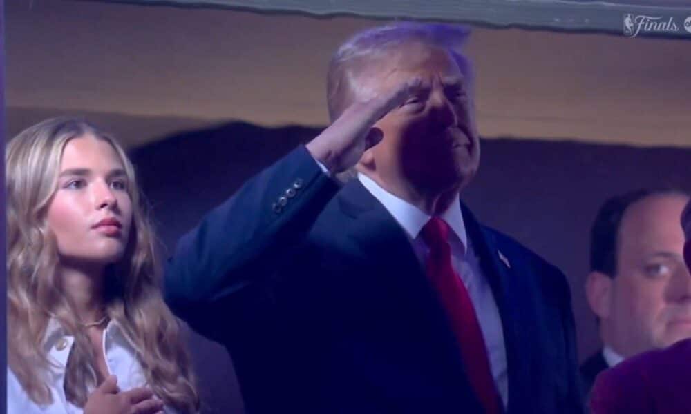 Presidente Trump em jogo da NBA