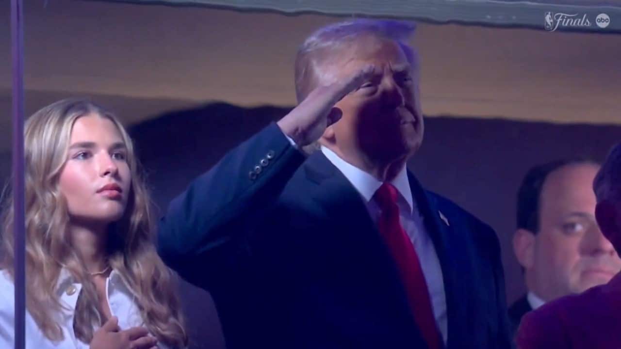Presidente Trump em jogo da NBA