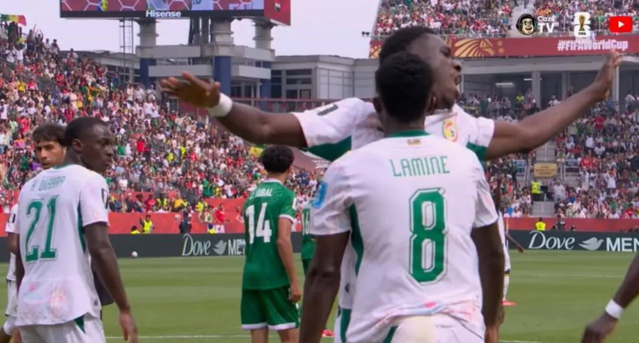 Senegal comemora 2 a 0 contra Iraque na Copa do Mundo FIFA