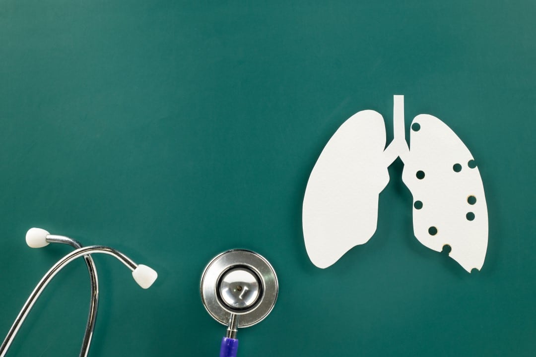 Símbolo de papel dos pulmões e do estetoscópio médico