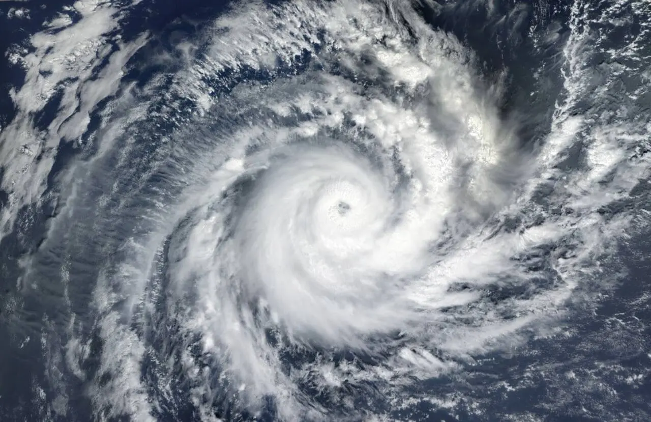 Super Tufão, tempestade tropical, ciclone, furacão, tornado, sobre o oceano - Triff/shutterstock.com