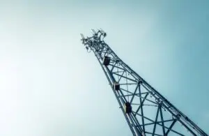 Homem é localizado sem vida próximo a torre de rádio em Oberwolfach; investigação aponta causa natural