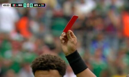 Wilton Pereira Sampaio aplica o primeiro cartão vermelho da Copa do Mundo FIFA 2026