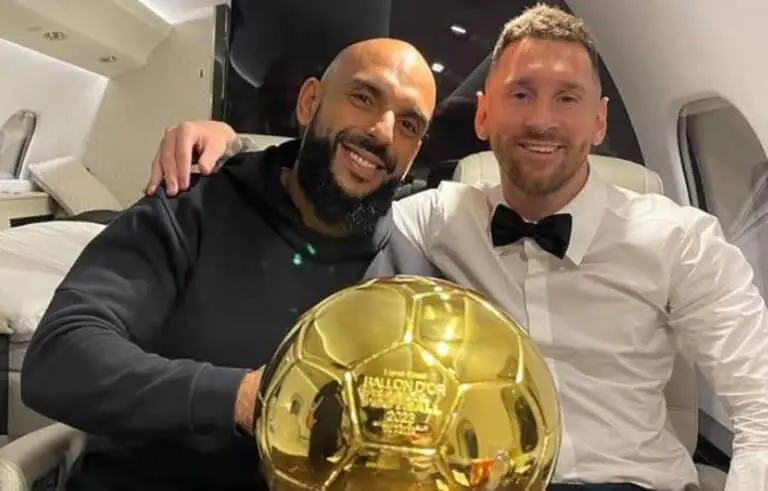 Yassine Cheuko e Lionel Messi