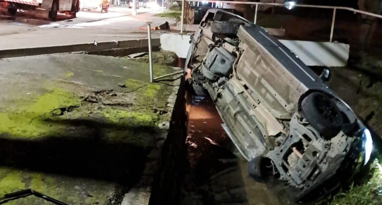 Acidente avenida Primeiro de Maio, em Brusque - Corpo de Bombeiros
