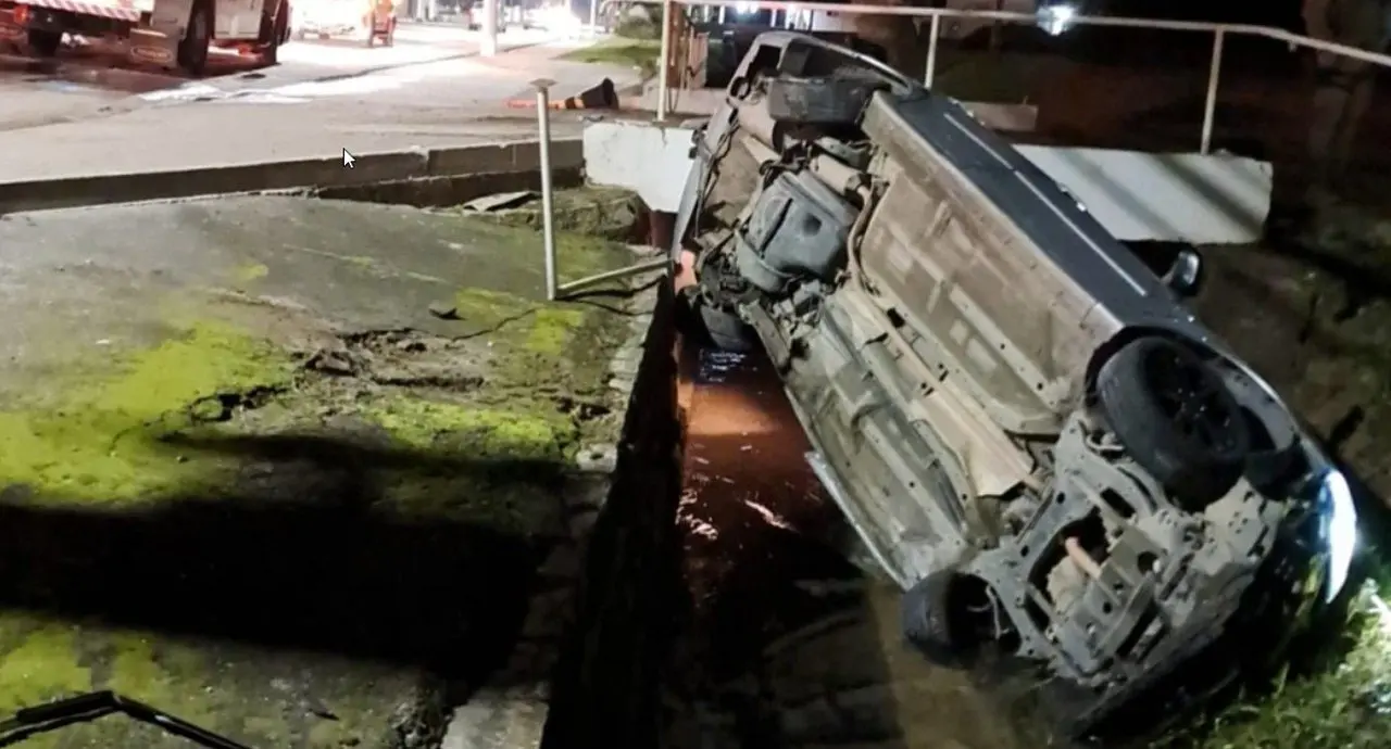 Acidente avenida Primeiro de Maio, em Brusque - Corpo de Bombeiros