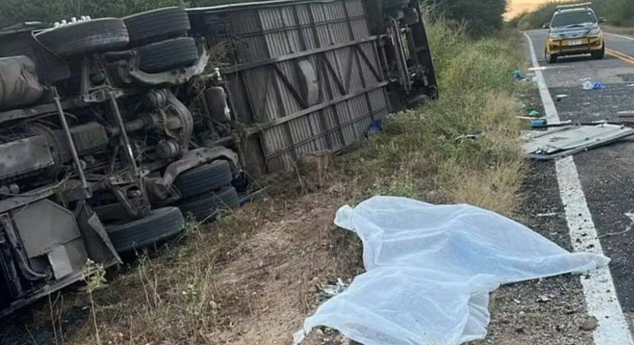 Acidente com ônibus de time de basquete deixa mortos e feridos no Ceará — Reprodução