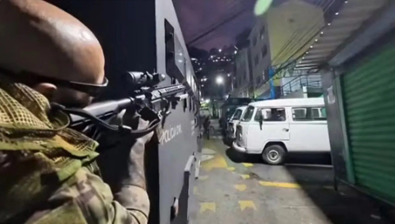 Agente da Core na operação no Santa Marta -Foto: Divulgação/PCERJ