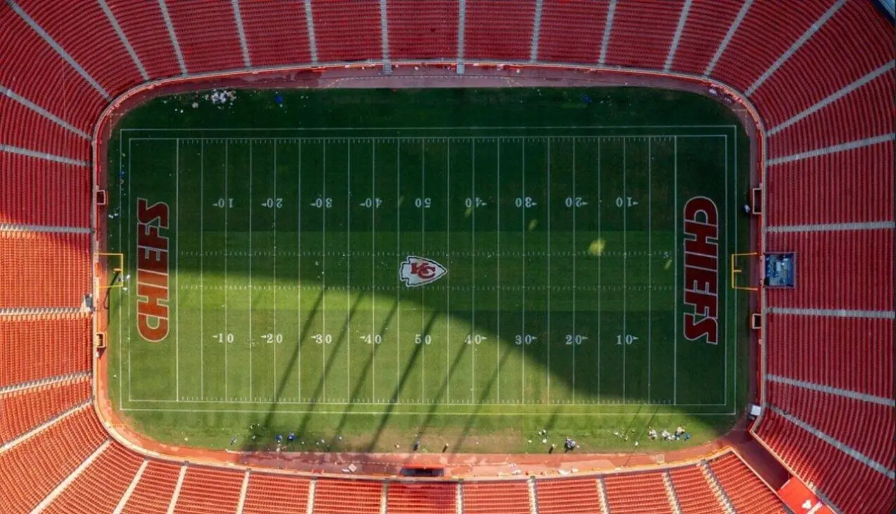 Het Argentijnse team maakt een fout door Kansas aan te duiden in een bericht over de wedstrijd in het Arrowhead Stadium