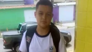 Menino de 11 anos morre no Rio após suspeita de envenenamento por bolo de chocolate