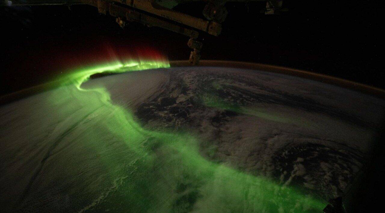 Aurora austral descreve um arco sobre a Terra - Divulgação/NASA