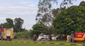 Queda de avião de pequeno porte em Marília: duas pessoas morrem e uma é socorrida em SP