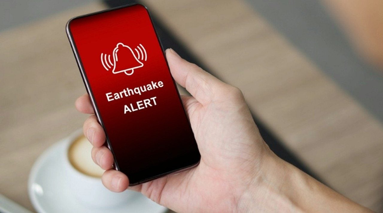 Aviso de alerta de terremoto - Chadchai Krisadapong/ Istockphoto.com