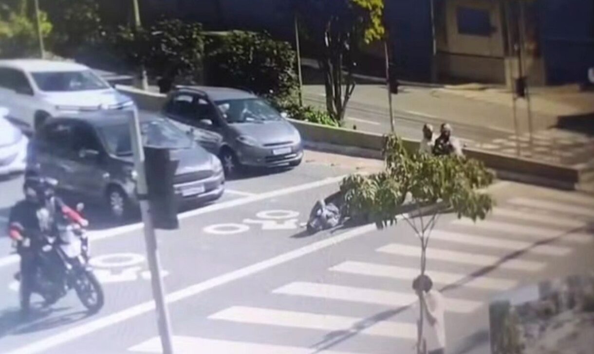 Câmera de segurança mostra momento em que policial foi baleado na Grande SP - Foto: Reprodução/Circuito de segurança