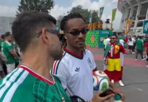 André Carrillo acompanha estreia da Copa do Mundo no México e brinca sobre veto a camisa verde por causa do Corinthians