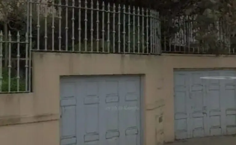 Casa onde mulher vivia com cadaver
