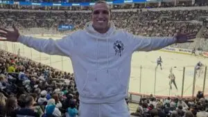 Charles Oliveira acusa Conor McGregor de evitar confronto direto e vê Max Holloway como adversário mais fácil
