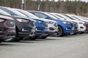 Mercado de carros novos nos EUA encolhe com saída de um milhão de compradores