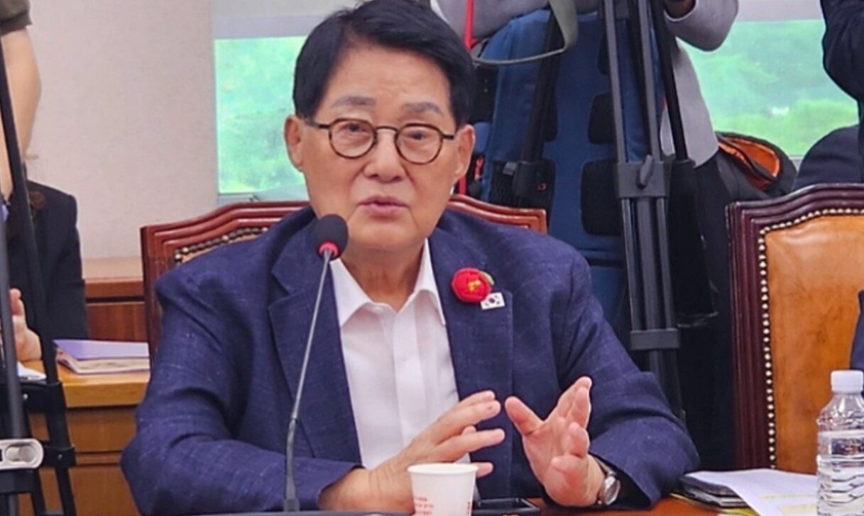 Deputado Park Ji-won, do Partido Democrático da Coreia - Reprodução