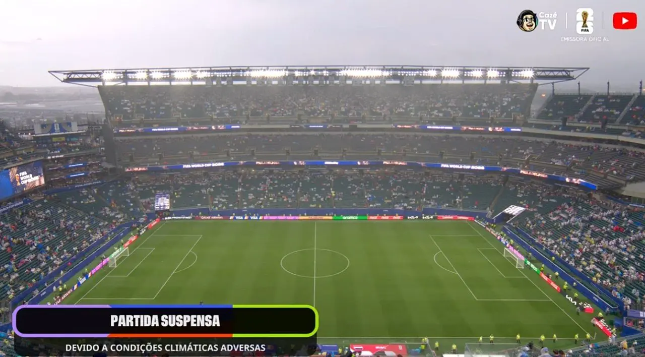 Estádio neste momento frança x Iraque - CazéTV