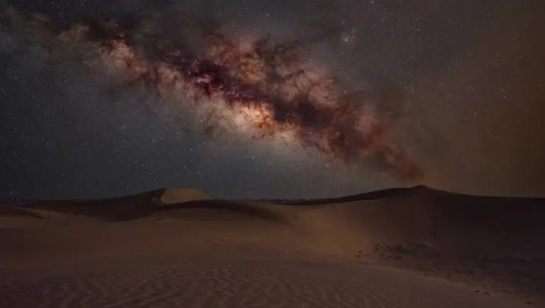 Galáxia Via Láctea - Kashif Hameed/ Shutterstock.com