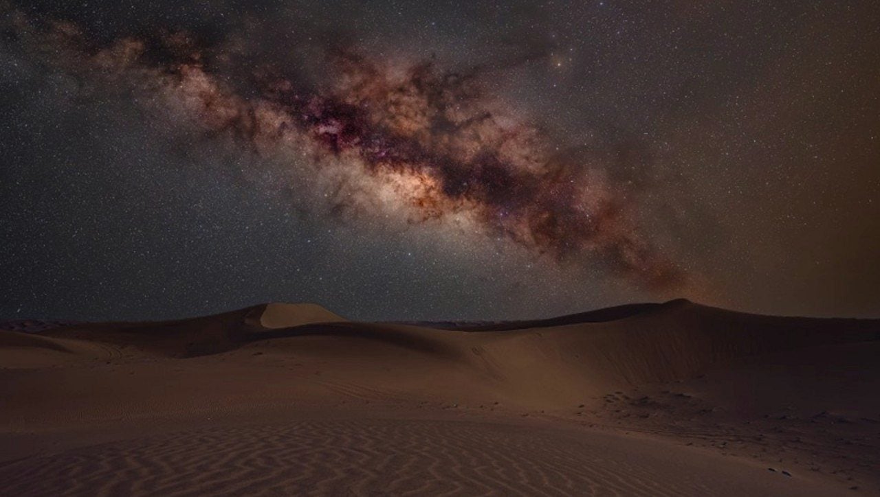 Galáxia Via Láctea - Kashif Hameed/ Shutterstock.com