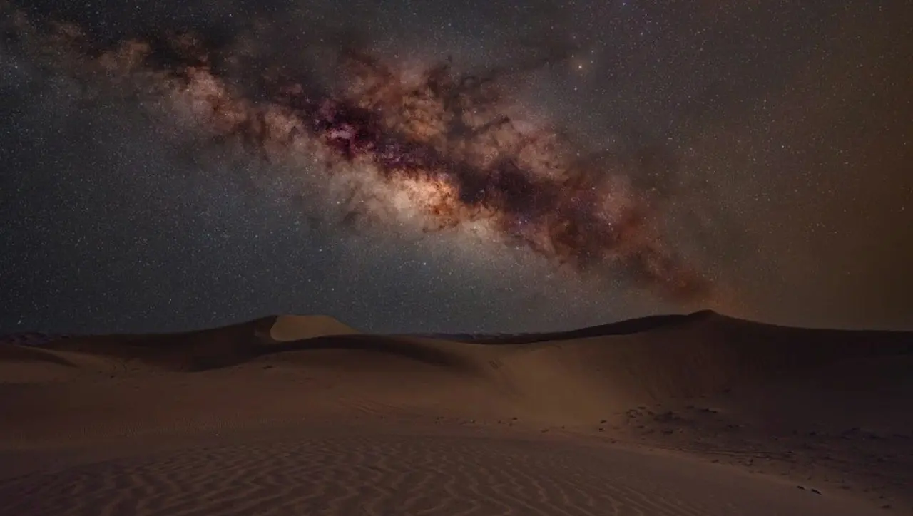 Galáxia Via Láctea - Kashif Hameed/ Shutterstock.com