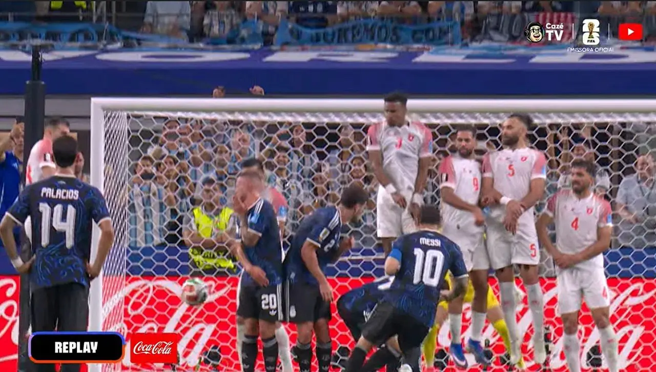 Messi's goal - Caz&eacute;TV