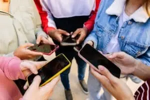 Colega de classe cria com IA deepfakes sexuais de adolescentes em escola e choca vítimas