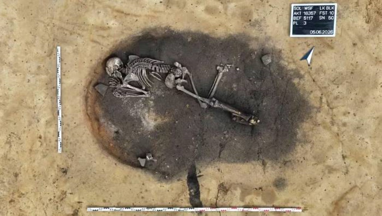 homem morto encontrado em um forno subterrâneo. Descoberta arqueológica misteriosa perto de Gerstewitz, distrito de Burgenland, Saxônia-Anhalt