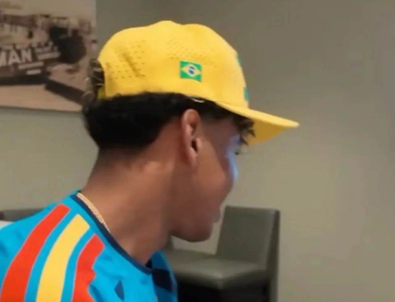 Lamine Yamal com o boné do Brasil - Reprodução
