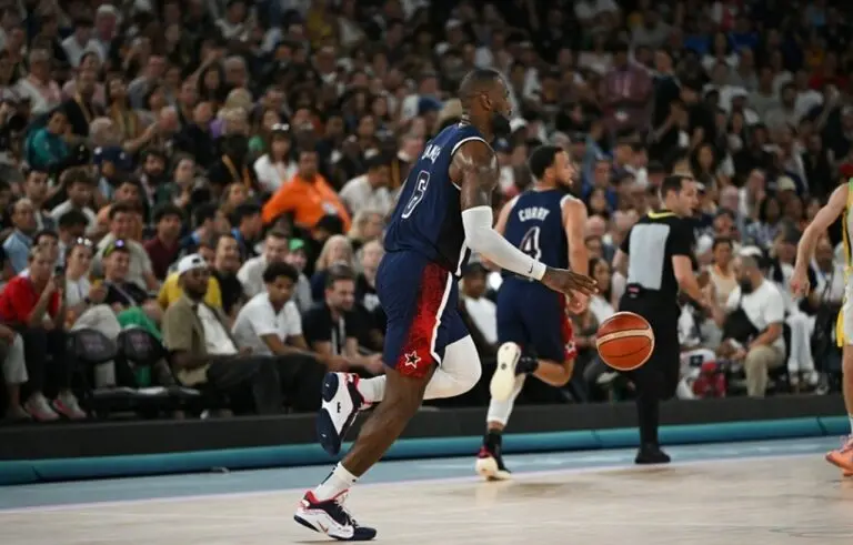 LeBron James e Curry -A.RICARDO/Shutterstock.com