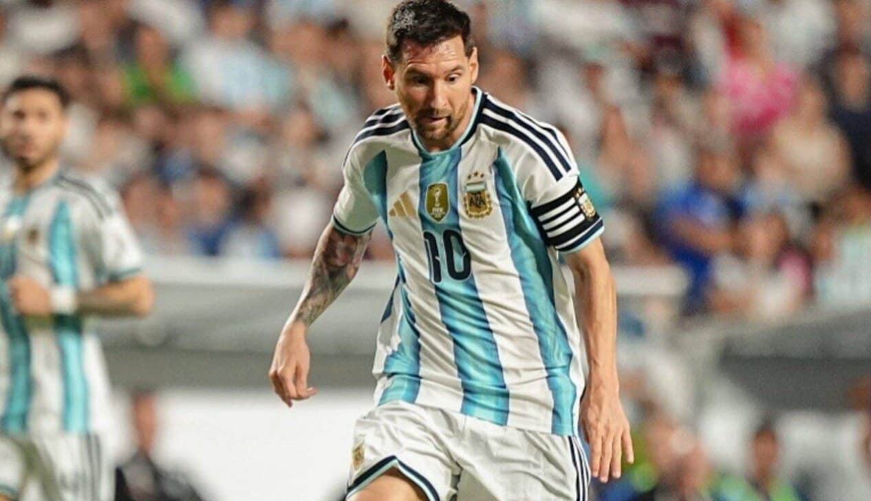 Lionel Messi - @leomessi