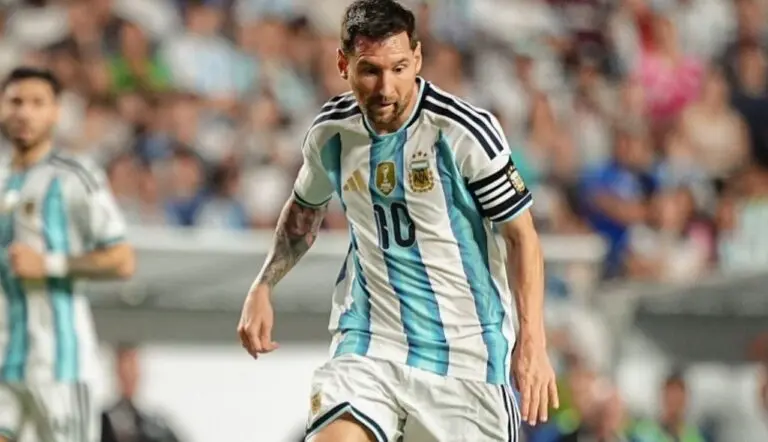 Lionel Messi - @leomessi