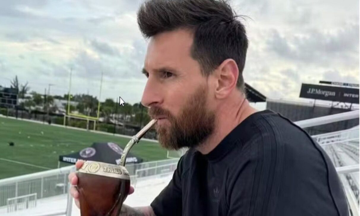 Lionel Messi tomando chimarrão - Foto: Reprodução/Instagram