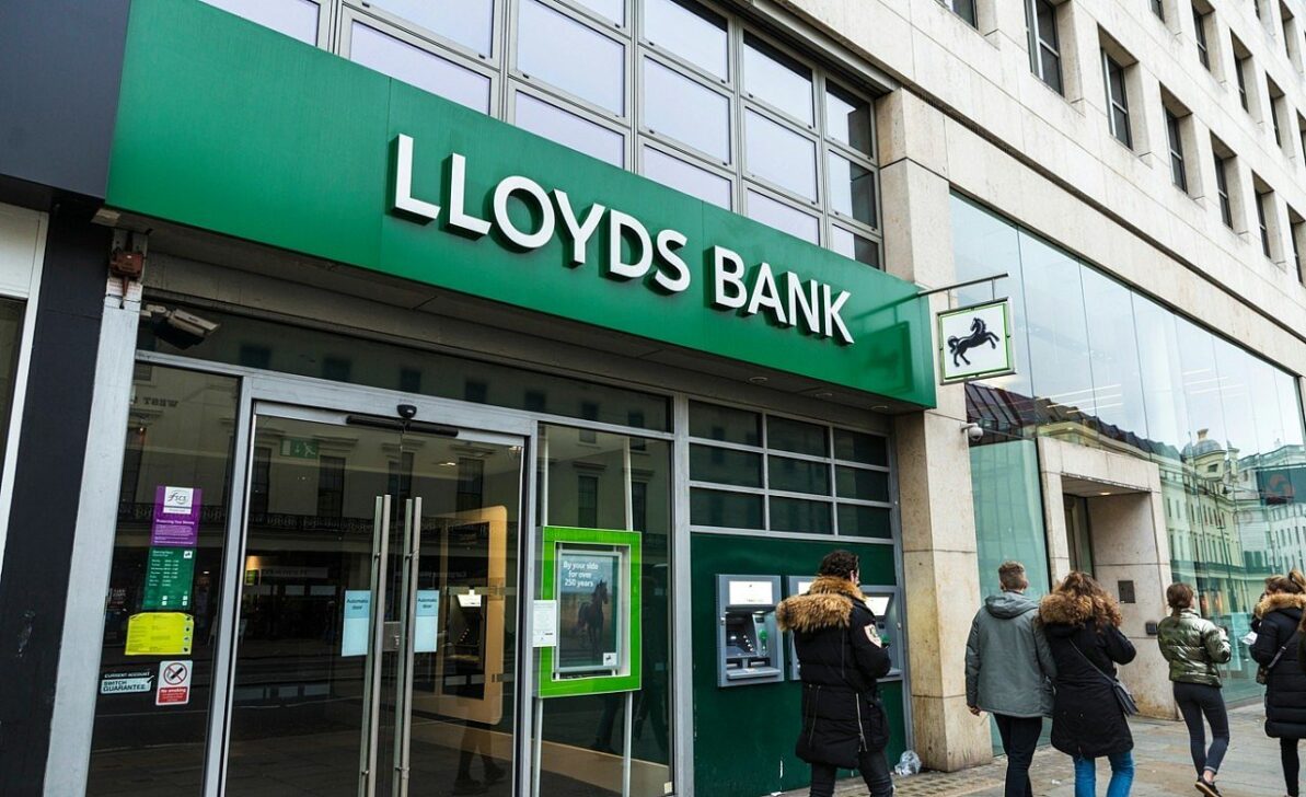 Lloyds Bank - J2R / Shutterstock.com