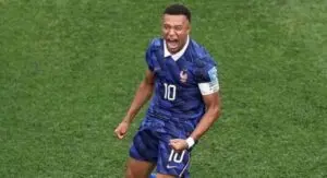 Atriz espanhola Ester Expósito é apontada como nova namorada de Kylian Mbappé em meio a rumores intensos de romance
