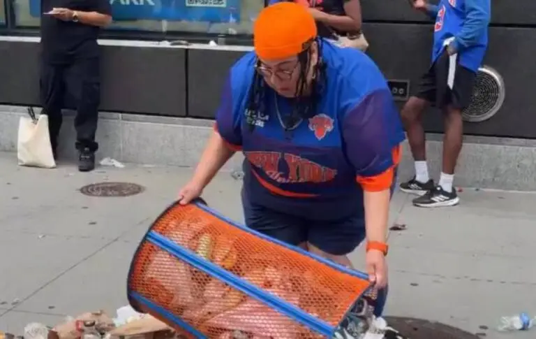 mulher esvazia lixeira dos Knicks