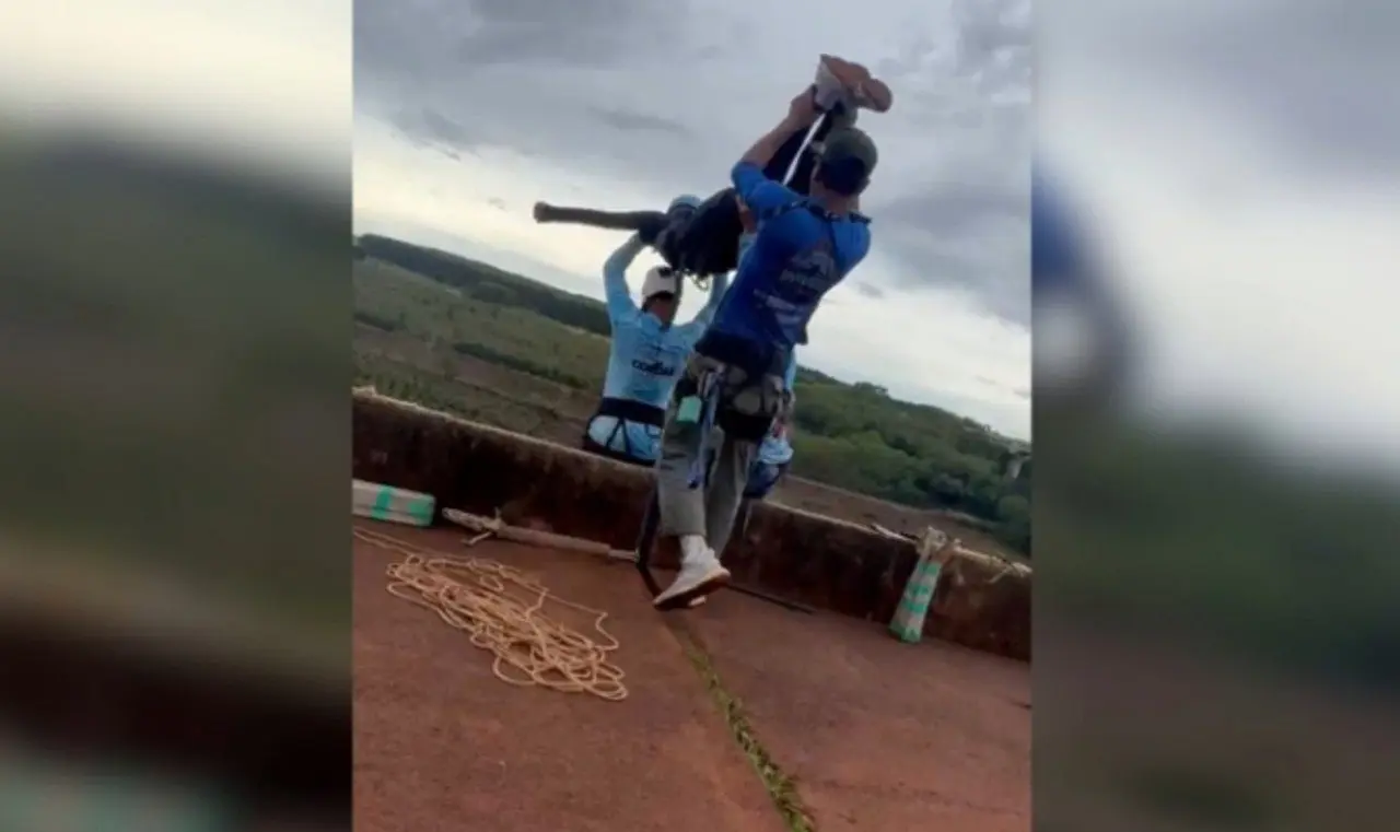 Mulher jogada na ponte - Internet