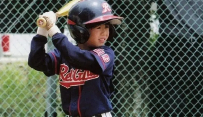 Nakano durante sua passagem pelo time Red Giants da Escola Primária Tendo Hokubu. Inicialmente, ele era um rebatedor destro (Foto fornecida pelo Sports Nippon Newspapers )