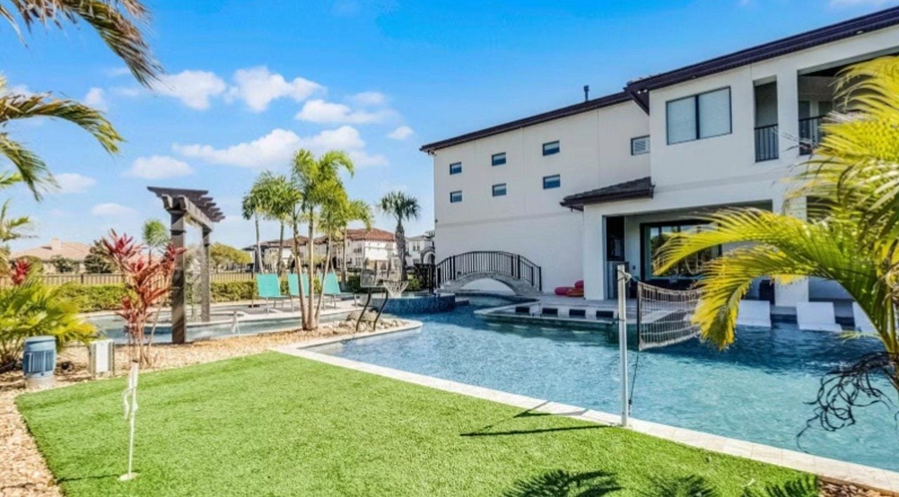 Neymar Pai rents a R$73 million Star Wars-themed mansion for his family during the World Cup - Reproduction/@vivihomesorlando