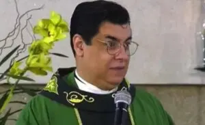 Viraliza vídeo de padre Chrystian Shankar que alertou noiva sobre lista de exigências do futuro marido para a união