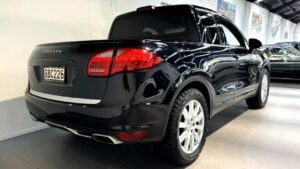 Proprietário gasta US$ 47 mil para legalizar picape Porsche Cayenne modificada na Nova Zelândia